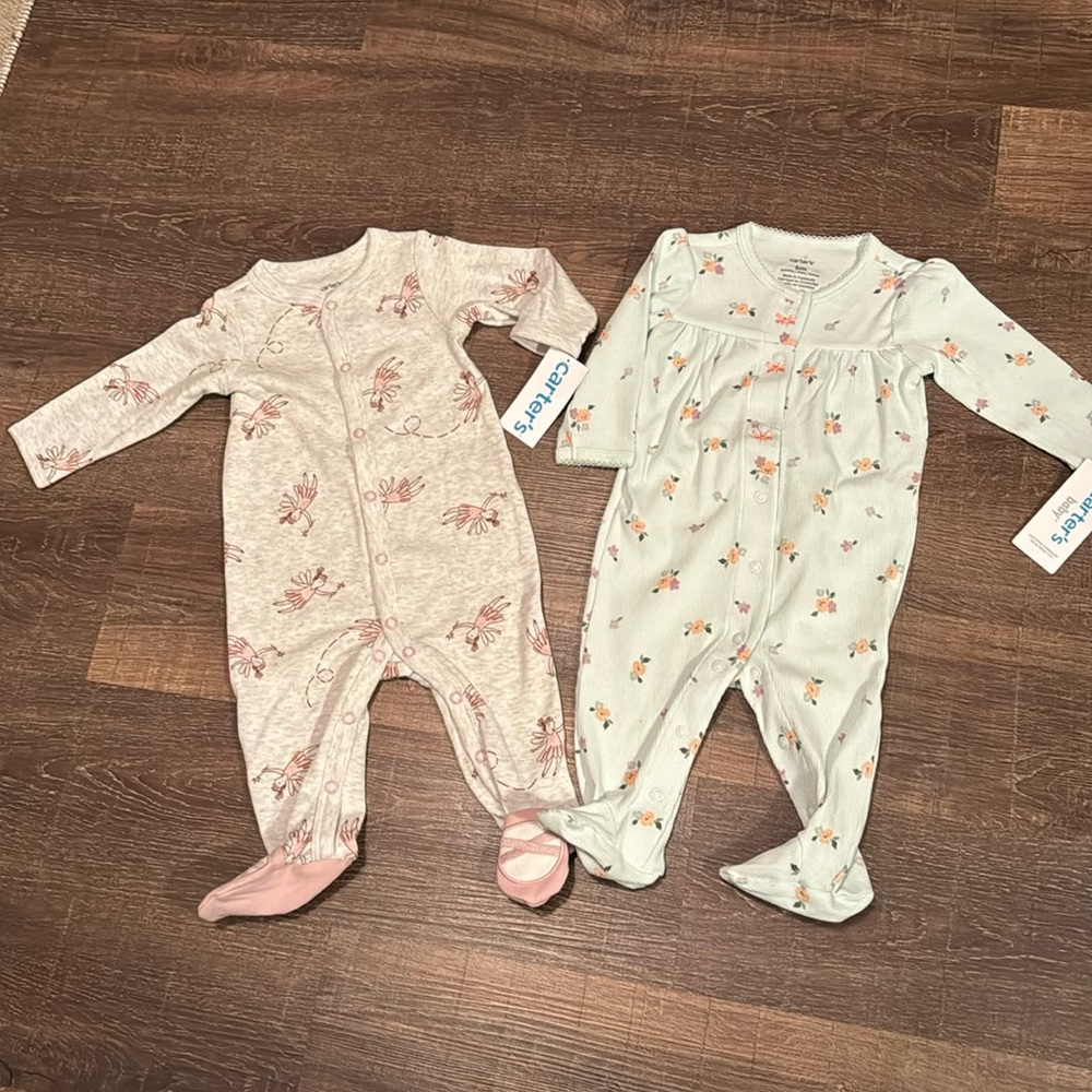 Carter’s baby girl sleep and play lot